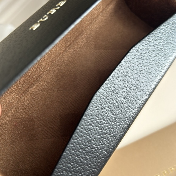 Burberry large hard leather case - Picture 5 of 6